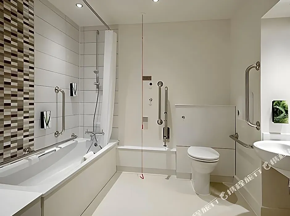 Premier Inn London Bank-1